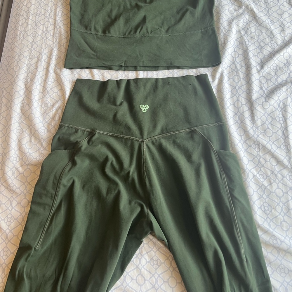 Aritzia TNA Butter Leggings